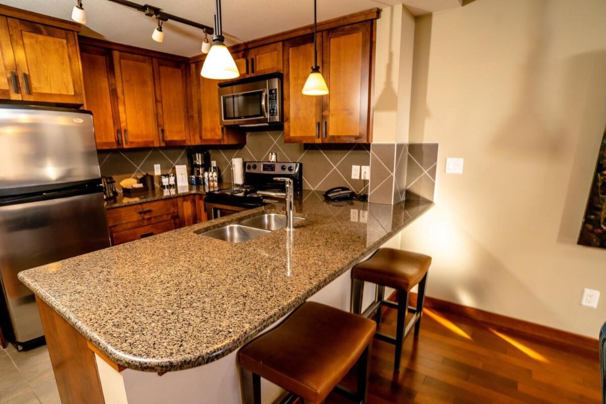 The Raven Suite At Stoneridge Mountain Resort Канмор Экстерьер фото