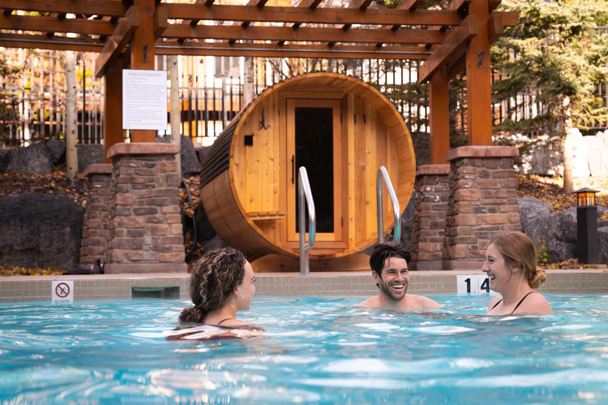 The Raven Suite At Stoneridge Mountain Resort Канмор Экстерьер фото